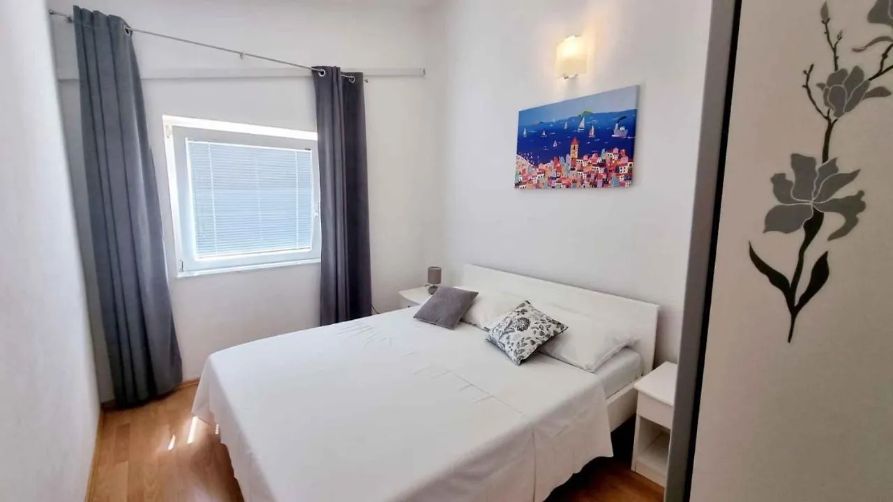 Apartment Vir 10