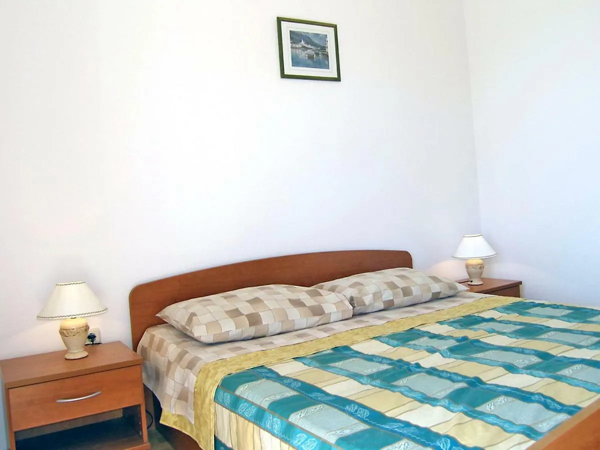 Apartment Vir 10