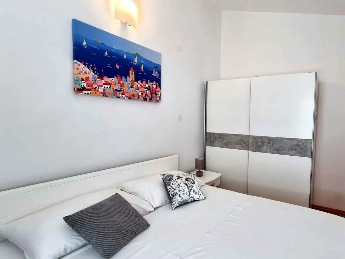 Apartment Vir 10